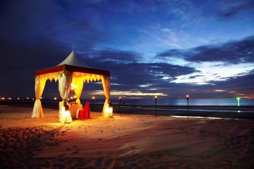 Beach, Marrakesh Hua Hin Resort & Spa in Hua Hin / Cha-am Beach, Marrakesh Hua Hin Resort & Spa in Hua Hin / Cha-am