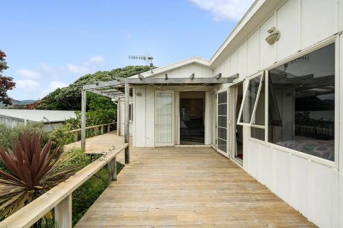 ฝักบัว, Ridge Top Views - Paekakariki Holiday Home in เปคาคาริกิ ฝักบัว, Ridge Top Views - Paekakariki Holiday Home in เปคาคาริกิ