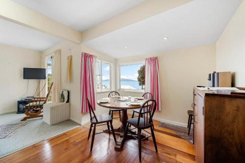 ฝักบัว, Ridge Top Views - Paekakariki Holiday Home in เปคาคาริกิ ฝักบัว, Ridge Top Views - Paekakariki Holiday Home in เปคาคาริกิ