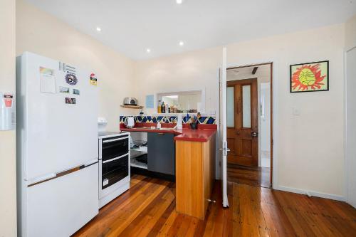 ฝักบัว, Ridge Top Views - Paekakariki Holiday Home in เปคาคาริกิ ฝักบัว, Ridge Top Views - Paekakariki Holiday Home in เปคาคาริกิ