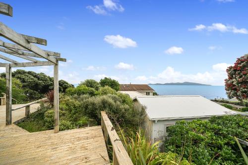 ฝักบัว, Ridge Top Views - Paekakariki Holiday Home in เปคาคาริกิ ฝักบัว, Ridge Top Views - Paekakariki Holiday Home in เปคาคาริกิ