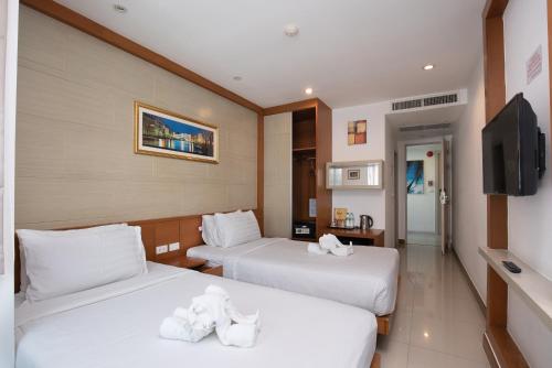 โรงแรมป่าตองเซ็นเตอร์ (The Patong Center Hotel) near โรงพยาบาลป่าตอง โรงแรมป่าตองเซ็นเตอร์ (The Patong Center Hotel) near โรงพยาบาลป่าตอง