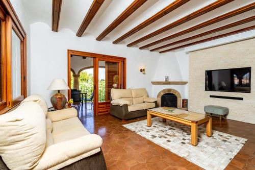 Ruang bersama/area TV, Mediterranean Villa with Amazing Views in El Tosalet Ruang bersama/area TV, Mediterranean Villa with Amazing Views in El Tosalet