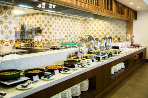 Restaurant, Rhythm Lonavala - An All-Suite Resort in Lonavala Restaurant, Rhythm Lonavala - An All-Suite Resort in Lonavala