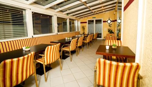 酒吧/高級酒吧, Parkhotel Lindenhof - KOSTENLOSE PARKPLÄTZE (Parkhotel Lindenhof - KOSTENLOSE PARKPLATZE) in 奧芬巴赫 酒吧/高級酒吧, Parkhotel Lindenhof - KOSTENLOSE PARKPLÄTZE (Parkhotel Lindenhof - KOSTENLOSE PARKPLATZE) in 奧芬巴赫