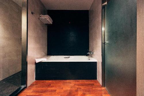 バスルーム, ヴァレンシア コングレス ホテル&スパ (Valencia Congress Hotel&Spa) in パテルナ バスルーム, ヴァレンシア コングレス ホテル&スパ (Valencia Congress Hotel&Spa) in パテルナ