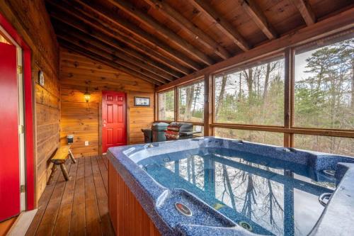 OVER THE MOUNTAIN - Smoky Mountain View Cabin in ชานเมืองพีเจี้ยน ฟอร์จ OVER THE MOUNTAIN - Smoky Mountain View Cabin in ชานเมืองพีเจี้ยน ฟอร์จ