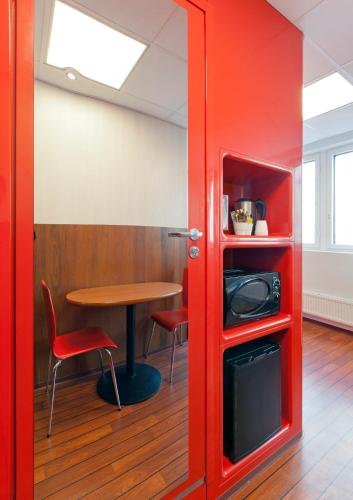 Kitchen, Omena Hotel Helsinki City Centre near Natural History Museum (Luonnontieteellinen Museo) Kitchen, Omena Hotel Helsinki City Centre near Natural History Museum (Luonnontieteellinen Museo)