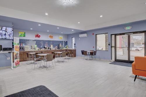凱藝套房酒店 (Quality Inn & Suites) in 薩福克 (VA) 凱藝套房酒店 (Quality Inn & Suites) in 薩福克 (VA)