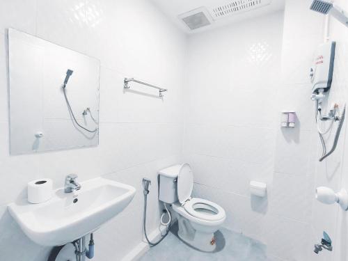 Bathroom, PATRA Agaligotel in Fang Bathroom, PATRA Agaligotel in Fang