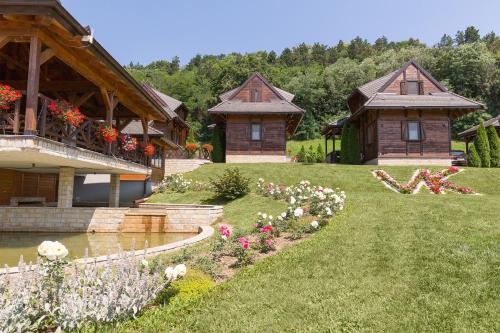 Kert, Etno Naselje Vrdnička kula (Etno Naselje Vrdnicka kula) in Vrdnik Kert, Etno Naselje Vrdnička kula (Etno Naselje Vrdnicka kula) in Vrdnik