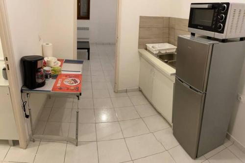 Kitchen, Appart campagne - Proche Paris - Parking prive in Meulan-en-Yvelines Kitchen, Appart campagne - Proche Paris - Parking prive in Meulan-en-Yvelines