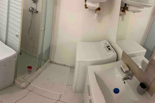Bathroom, Appart campagne - Proche Paris - Parking prive in Meulan-en-Yvelines Bathroom, Appart campagne - Proche Paris - Parking prive in Meulan-en-Yvelines