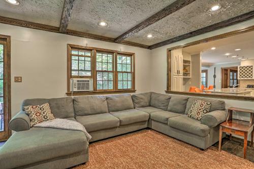 Elegant Manor with Expansive Outdoor Area and Pool! in Easton (PA) Elegant Manor with Expansive Outdoor Area and Pool! in Easton (PA)