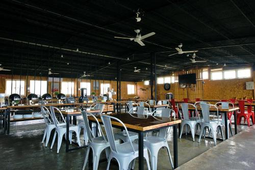 Restaurant, Hotel Good Night near Forest and Bird Garden Restaurant, Hotel Good Night near Forest and Bird Garden