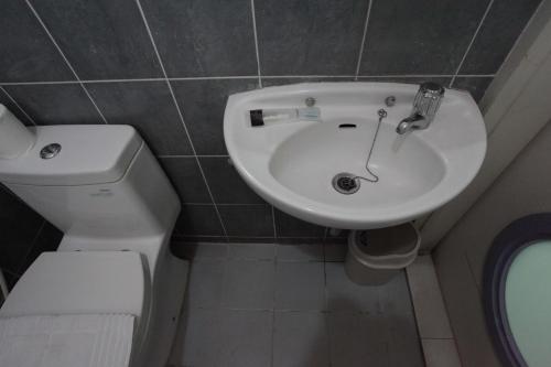 Bathroom, LeGreen Suite Tebet in Tebet Bathroom, LeGreen Suite Tebet in Tebet