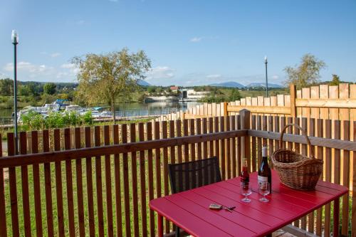 Balkon/terasa, Les Lodges de la ViaRhona / cabane-spa in Belley Balkon/terasa, Les Lodges de la ViaRhona / cabane-spa in Belley