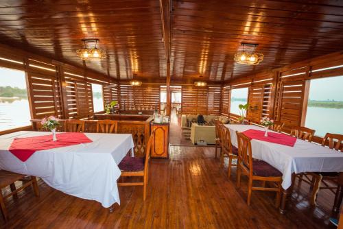 Facilities, Dahabiya ECO Queen Cleopatra in Esna Facilities, Dahabiya ECO Queen Cleopatra in Esna