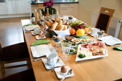 Ételek és italok, Gästehaus Jeindl (Gastehaus Jeindl) in Markt Hartmannsdorf Ételek és italok, Gästehaus Jeindl (Gastehaus Jeindl) in Markt Hartmannsdorf