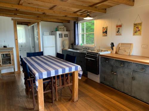 مطبخ, ساسافراس سبرينجز كوتيدجز (Sassafras Springs Cottages) in Ellendale مطبخ, ساسافراس سبرينجز كوتيدجز (Sassafras Springs Cottages) in Ellendale