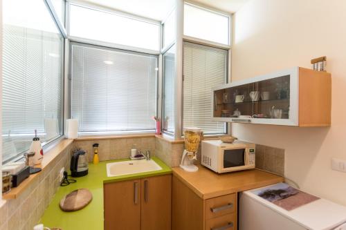 Margo Zimmer in Sde Boker Margo Zimmer in Sde Boker