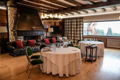 Конференц-зал / бальні зали, Llao Llao Resort, Golf-Spa in Сан-Карлос Барілоче Конференц-зал / бальні зали, Llao Llao Resort, Golf-Spa in Сан-Карлос Барілоче