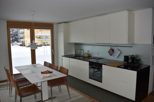 Curvér 3002 Ir Apart Irene (Curver 3002 Ir Apart Irene) in 蘭奇蘭茲 Curvér 3002 Ir Apart Irene (Curver 3002 Ir Apart Irene) in 蘭奇蘭茲