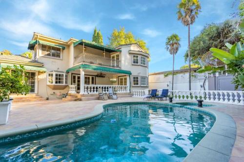 Stunning Los Angeles Home w/Pool+Spa +Outdoor Room