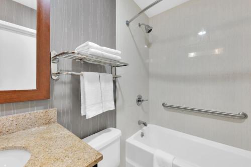 Ванная комната, Hotel Pergola Jamaica JFK in Нью-Йорк Ванная комната, Hotel Pergola Jamaica JFK in Нью-Йорк