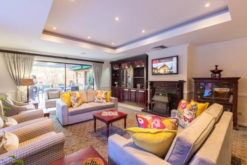 Bar/lounge, Courtyard Hotel Rosebank Johannesburg in Greater Melrose Bar/lounge, Courtyard Hotel Rosebank Johannesburg in Greater Melrose