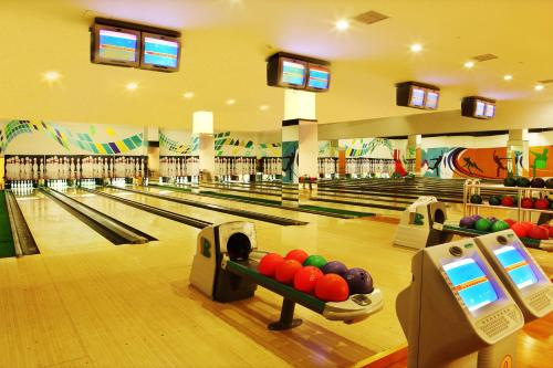 Bowling alley, Mercure Wanshang Beijing Hotel in Shijingshan District Bowling alley, Mercure Wanshang Beijing Hotel in Shijingshan District