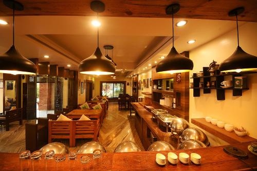 Restaurant, Hotel Middle Path & Spa in Pokhara Restaurant, Hotel Middle Path & Spa in Pokhara