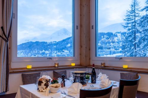Mat og drikke, Hotel Waldhaus am See in Sankt Moritz Mat og drikke, Hotel Waldhaus am See in Sankt Moritz