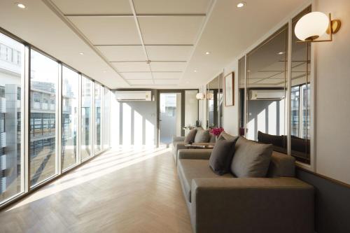 ผับ/เลาจน์, เดอะ ควอเตอร์ เพลินจิต บาย ยูเอชจี (The Quarter Ploenchit by UHG) near สถานทูตสวิตเซอร์แลนด์ ผับ/เลาจน์, เดอะ ควอเตอร์ เพลินจิต บาย ยูเอชจี (The Quarter Ploenchit by UHG) near สถานทูตสวิตเซอร์แลนด์