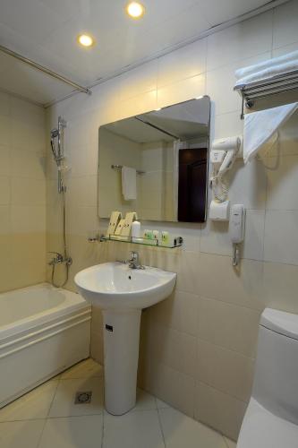 Bathroom, Platinum Hotel Ulaanbaatar in Sukhbaatar Bathroom, Platinum Hotel Ulaanbaatar in Sukhbaatar