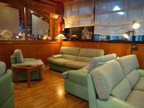 Pub/Ruang Rehat, Hotel Guillem & Spa in Encamp Pub/Ruang Rehat, Hotel Guillem & Spa in Encamp