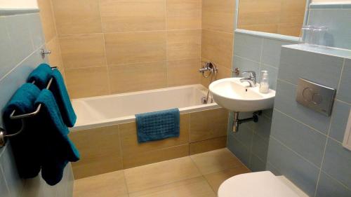 Baño, Nova Apartamenty Starowka Parking in Torun Baño, Nova Apartamenty Starowka Parking in Torun