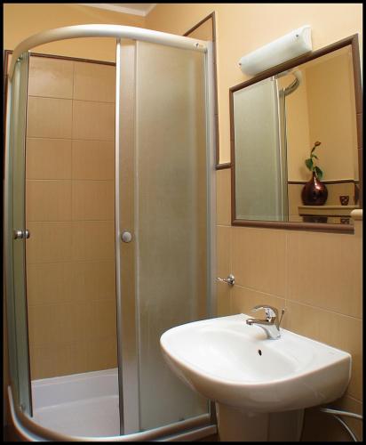 Baño, Nova Apartamenty Starowka Parking in Torun Baño, Nova Apartamenty Starowka Parking in Torun