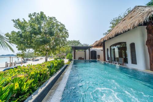 Swimming pool, Paradee Resort near Ao Thian Swimming pool, Paradee Resort near Ao Thian