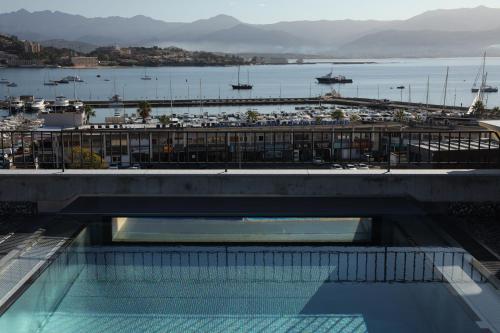 陽台/露台, 宜必思尚品阿雅丘拿破崙酒店 (ibis Styles Ajaccio Napoleon) in 阿雅克肖市中心 陽台/露台, 宜必思尚品阿雅丘拿破崙酒店 (ibis Styles Ajaccio Napoleon) in 阿雅克肖市中心