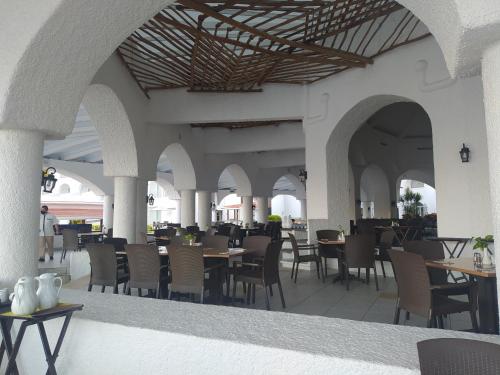 Restaurant, Sierra Mar All Inclusive at Tesoro in Manzanillo Restaurant, Sierra Mar All Inclusive at Tesoro in Manzanillo