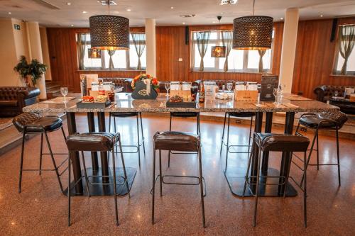 Pub/Hol, River Palace Hotel in Atyrau Pub/Hol, River Palace Hotel in Atyrau