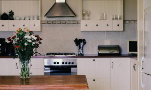 Sea Whisper Guest House & Self Catering in Jeffreys Bay Sea Whisper Guest House & Self Catering in Jeffreys Bay