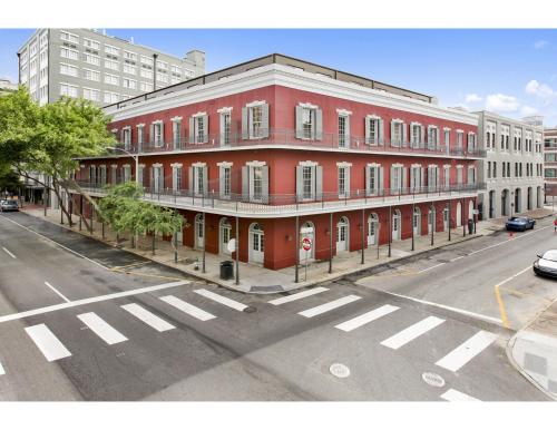 New Orleans Luxury Rentals THE FRENCH 75