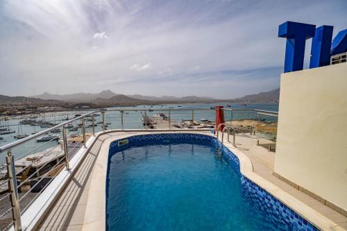 Zwembad, BLUE MARLIN HOTEL in Mindelo Zwembad, BLUE MARLIN HOTEL in Mindelo