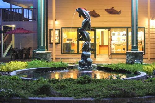 Bejárat, Emerald Dolphin Inn & Mini Golf in Fort Bragg (Kalifornia) Bejárat, Emerald Dolphin Inn & Mini Golf in Fort Bragg (Kalifornia)
