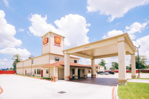 Exterior view, Palace Inn Crosby in Channelview Exterior view, Palace Inn Crosby in Channelview