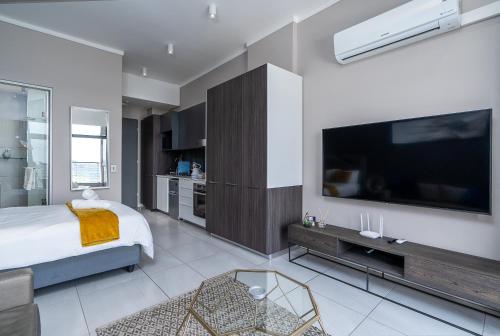 Top Floor Menlyn Maine studio apartment with Stunning Views & No Load Shedding in Pretoria Top Floor Menlyn Maine studio apartment with Stunning Views & No Load Shedding in Pretoria