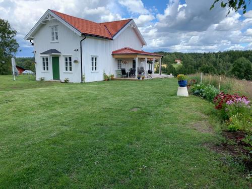 Eksterijer hotela, Rustic luxury lakeside house transformed chapel in Arvika Eksterijer hotela, Rustic luxury lakeside house transformed chapel in Arvika