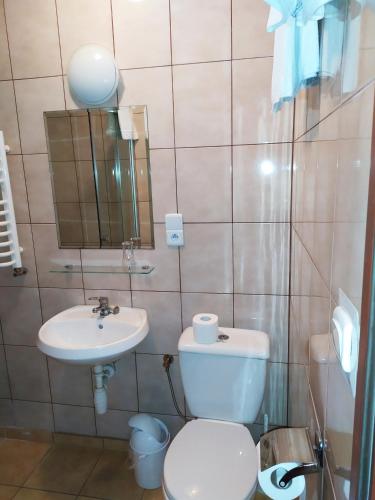 Baño, Gościniec Czarci Młyn (Gosciniec Czarci Mlyn) in Czestochowa Baño, Gościniec Czarci Młyn (Gosciniec Czarci Mlyn) in Czestochowa